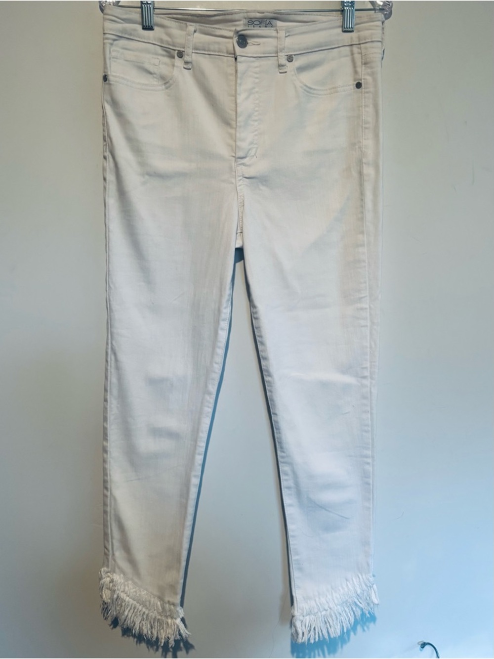 Sophia Vergara White Copped Jeans EUC